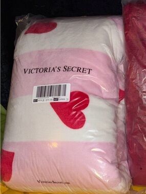 Victoria's Secret Pink, White & Red Heart Plush Throw